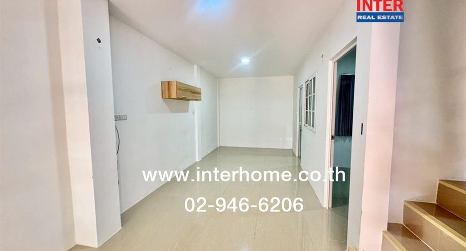 For sale 4 bedrooms townhouse in Mueang Samut Prakan, Samut Prakan