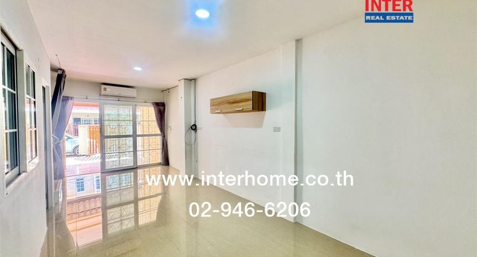For sale 4 bedrooms townhouse in Mueang Samut Prakan, Samut Prakan