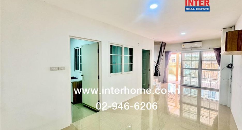 For sale 4 bedrooms townhouse in Mueang Samut Prakan, Samut Prakan
