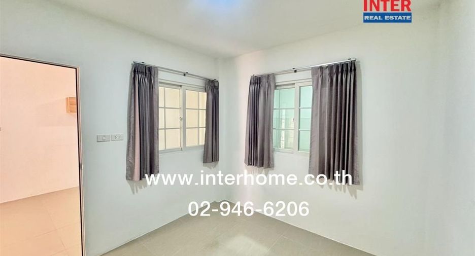 For sale 4 bedrooms townhouse in Mueang Samut Prakan, Samut Prakan