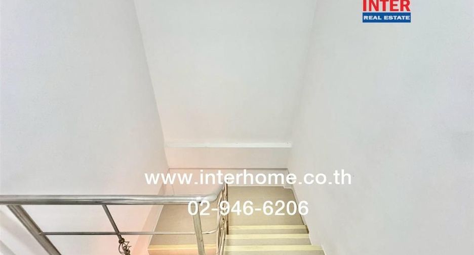 For sale 4 bedrooms townhouse in Mueang Samut Prakan, Samut Prakan