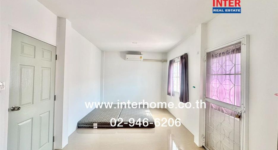 For sale 4 bedrooms townhouse in Mueang Samut Prakan, Samut Prakan