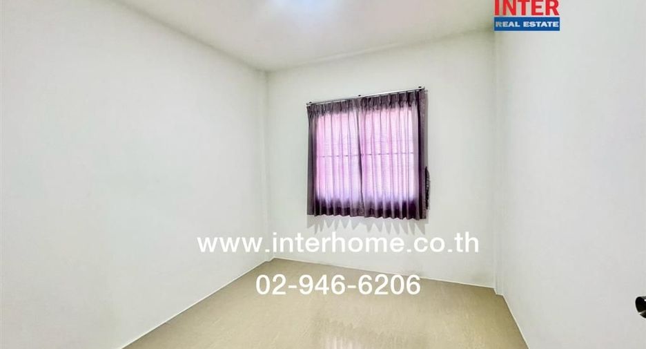 For sale 4 bedrooms townhouse in Mueang Samut Prakan, Samut Prakan