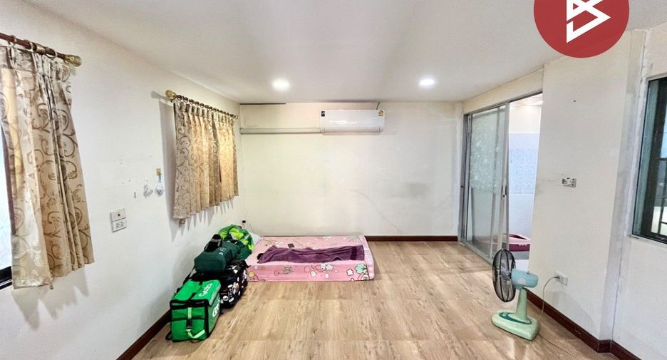 For sale 4 bedrooms townhouse in Mueang Samut Prakan, Samut Prakan
