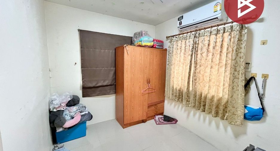 For sale 4 bedrooms townhouse in Mueang Samut Prakan, Samut Prakan