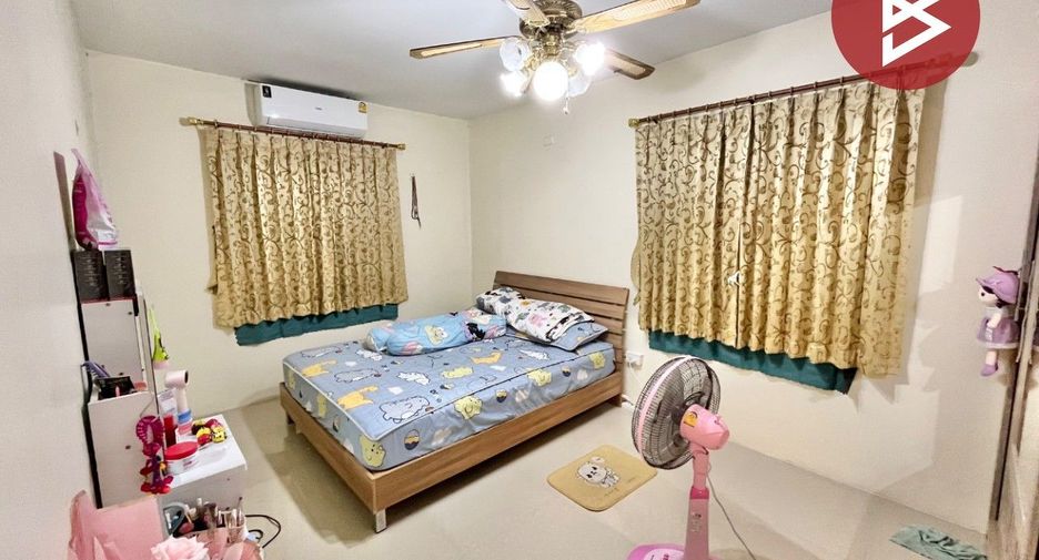 For sale 4 bedrooms townhouse in Mueang Samut Prakan, Samut Prakan