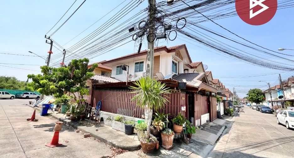 For sale 4 bedrooms townhouse in Mueang Samut Prakan, Samut Prakan