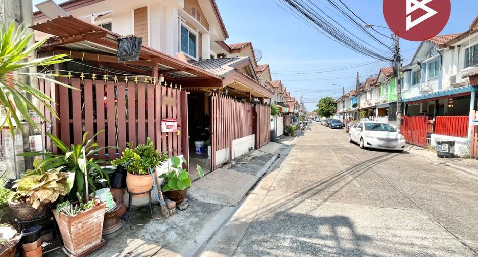 For sale 4 bedrooms townhouse in Mueang Samut Prakan, Samut Prakan