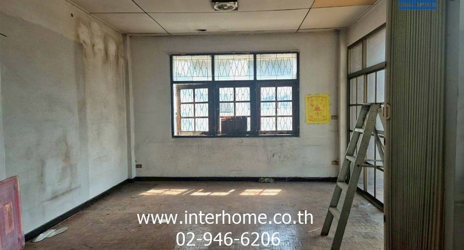 For sale 2 bedrooms townhouse in Huai Khwang, Bangkok
