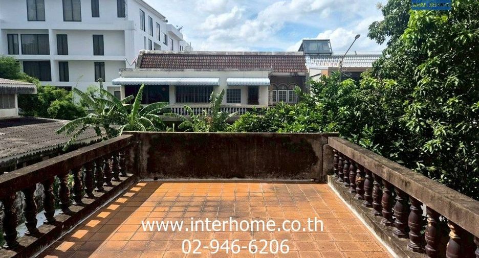 For sale 2 bedrooms townhouse in Huai Khwang, Bangkok