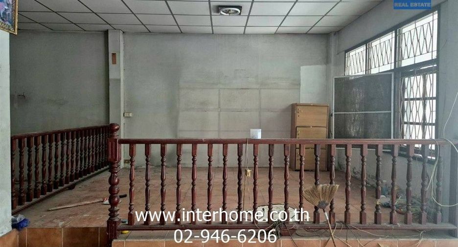 For sale 2 bedrooms townhouse in Huai Khwang, Bangkok