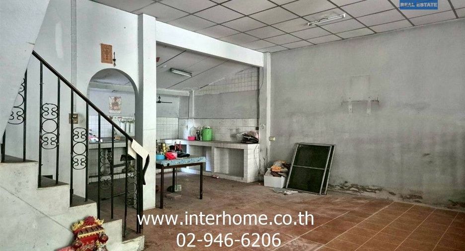 For sale 2 bedrooms townhouse in Huai Khwang, Bangkok
