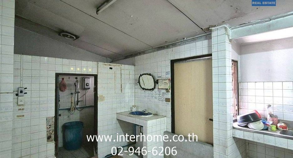 For sale 2 bedrooms townhouse in Huai Khwang, Bangkok