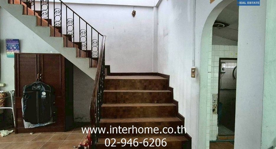 For sale 2 bedrooms townhouse in Huai Khwang, Bangkok