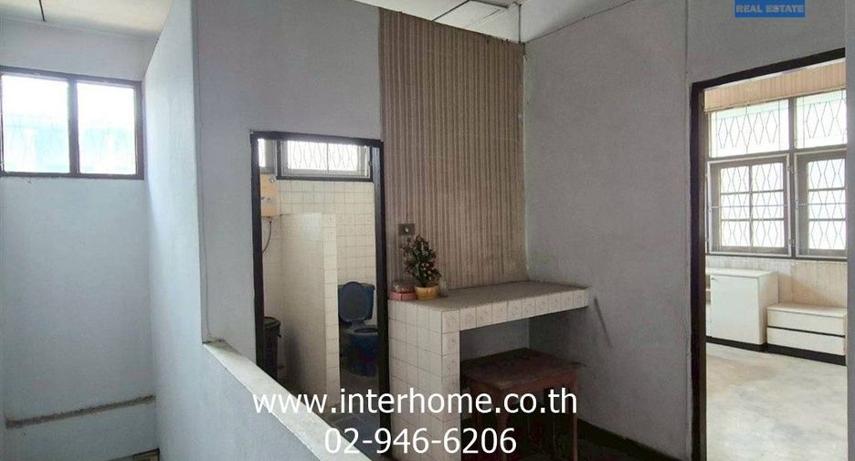 For sale 2 bedrooms townhouse in Huai Khwang, Bangkok