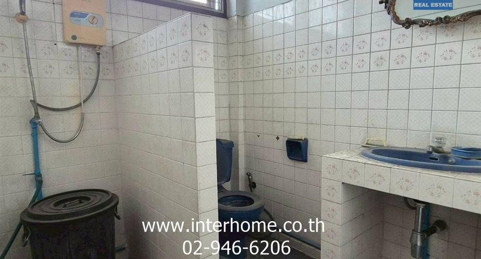 For sale 2 bedrooms townhouse in Huai Khwang, Bangkok