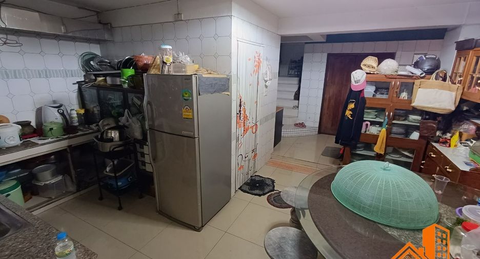 For sale 4 bedrooms townhouse in Bueng Kum, Bangkok