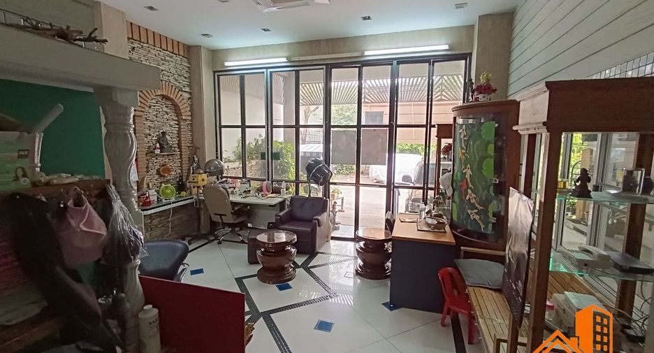 For sale 4 bedrooms townhouse in Bueng Kum, Bangkok
