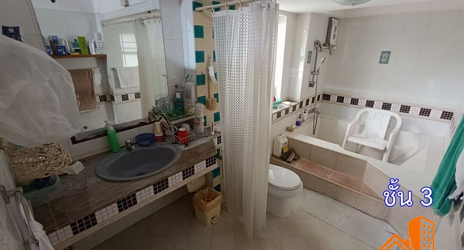 For sale 4 bedrooms townhouse in Bueng Kum, Bangkok