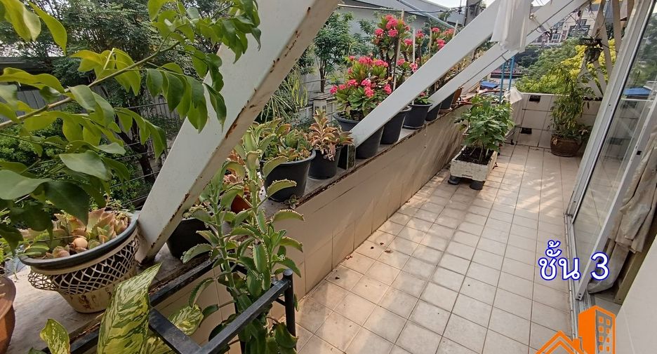 For sale 4 bedrooms townhouse in Bueng Kum, Bangkok