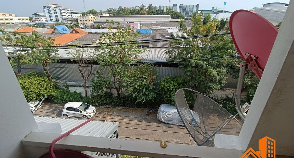 For sale 4 bedrooms townhouse in Bueng Kum, Bangkok