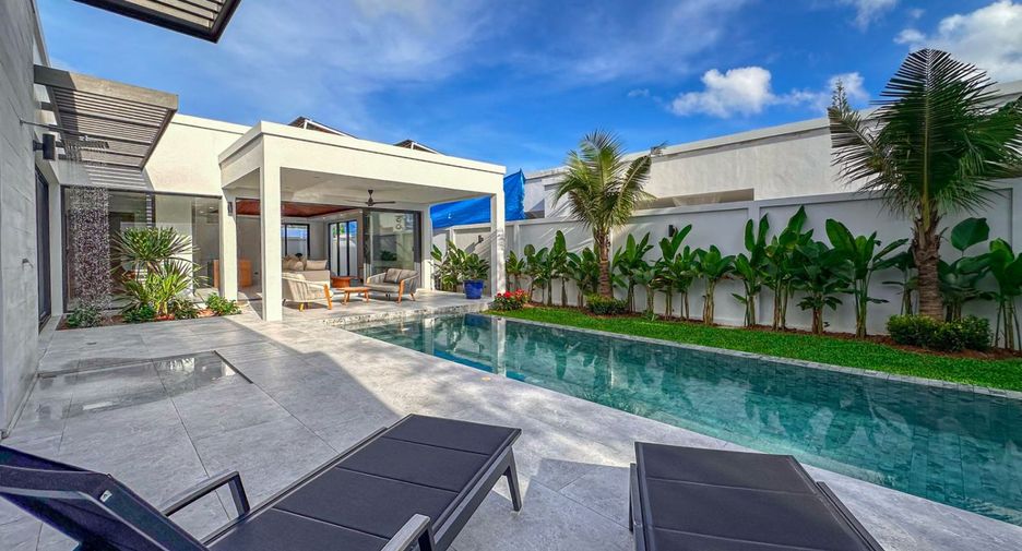 For sale 4 bedrooms villa in Mueang Phuket, Phuket