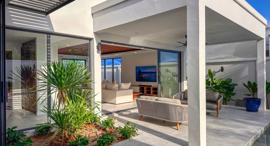 For sale 4 bedrooms villa in Mueang Phuket, Phuket
