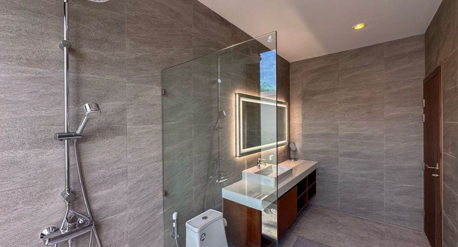 For sale 4 bedrooms villa in Mueang Phuket, Phuket