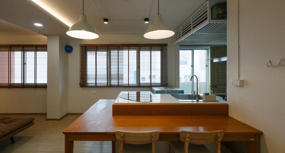 For rent 1 bed condo in Phra Khanong, Bangkok