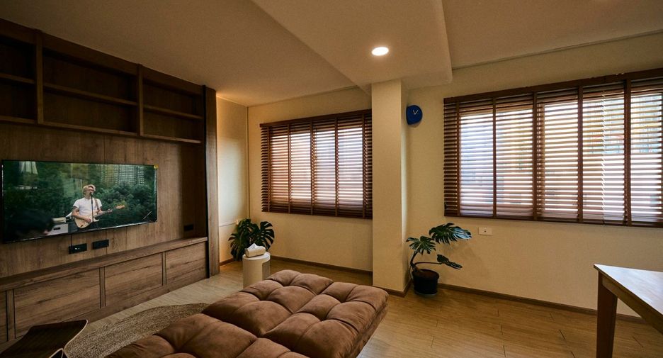 For rent 1 bed condo in Phra Khanong, Bangkok