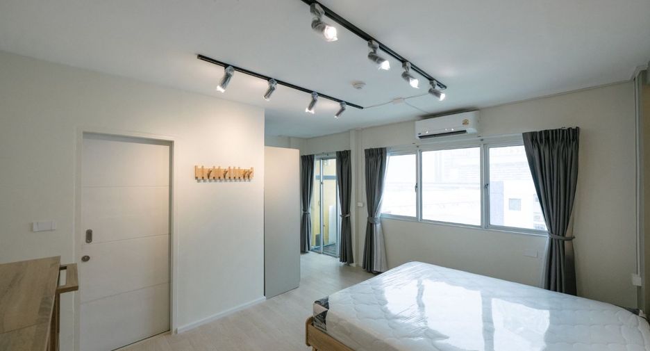 For rent 1 bed condo in Phra Khanong, Bangkok