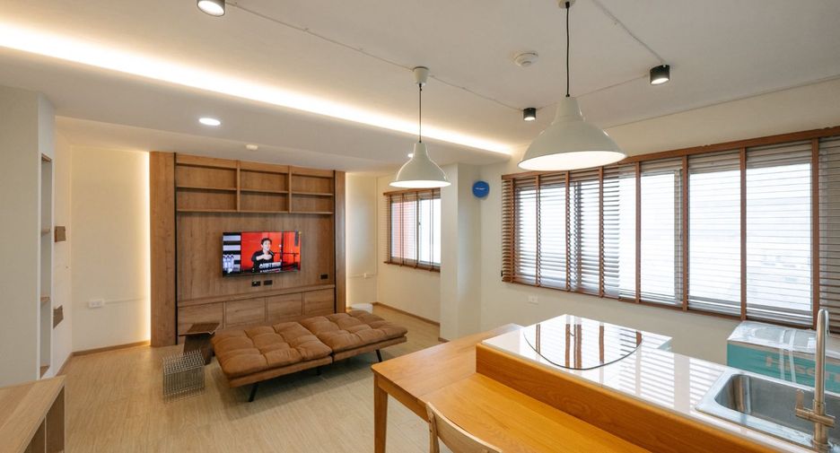 For rent 1 bed condo in Phra Khanong, Bangkok
