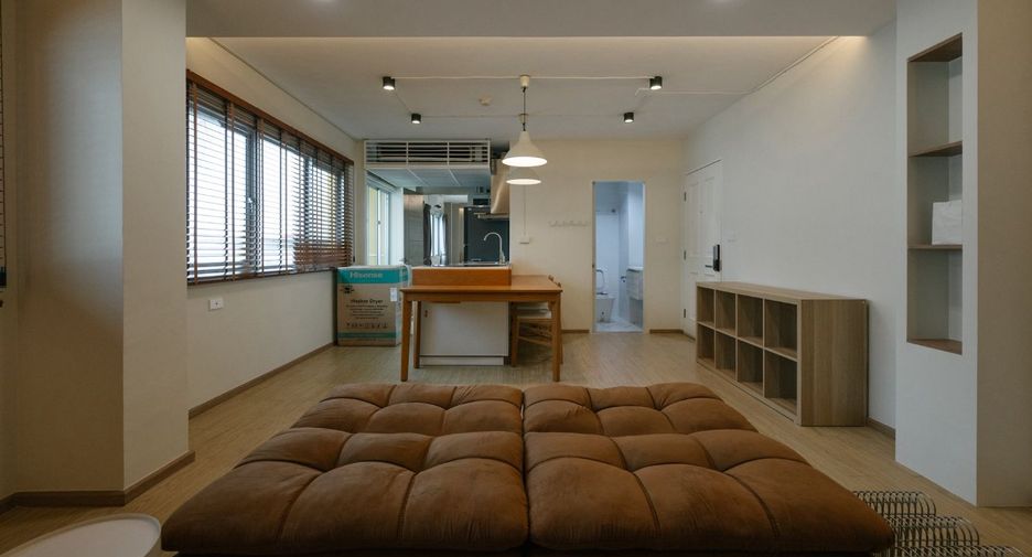 For rent 1 bed condo in Phra Khanong, Bangkok
