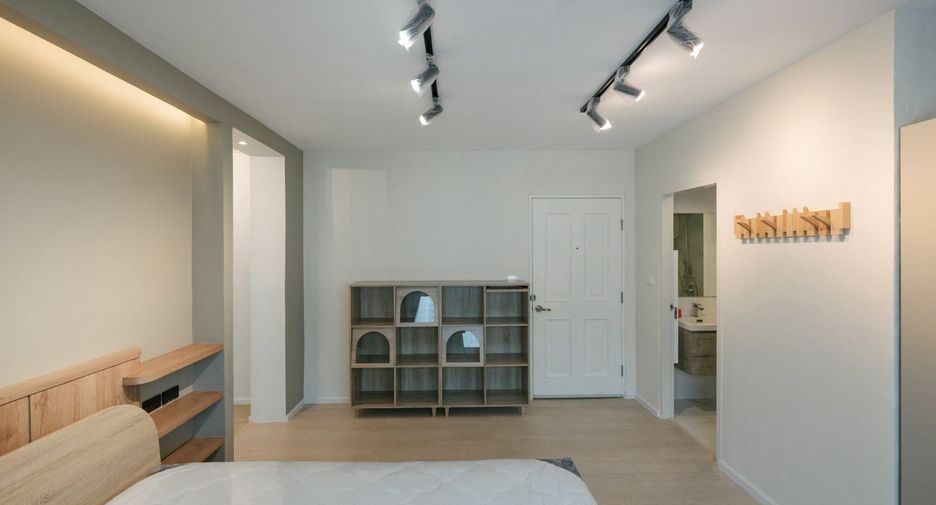 For rent 1 bed condo in Phra Khanong, Bangkok