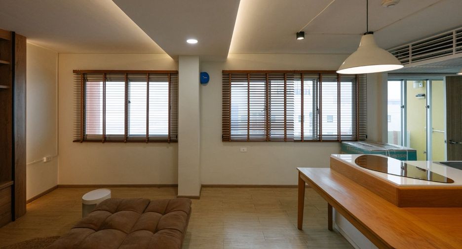 For rent 1 bed condo in Phra Khanong, Bangkok