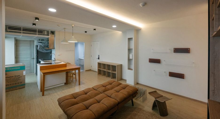 For rent 1 bed condo in Phra Khanong, Bangkok