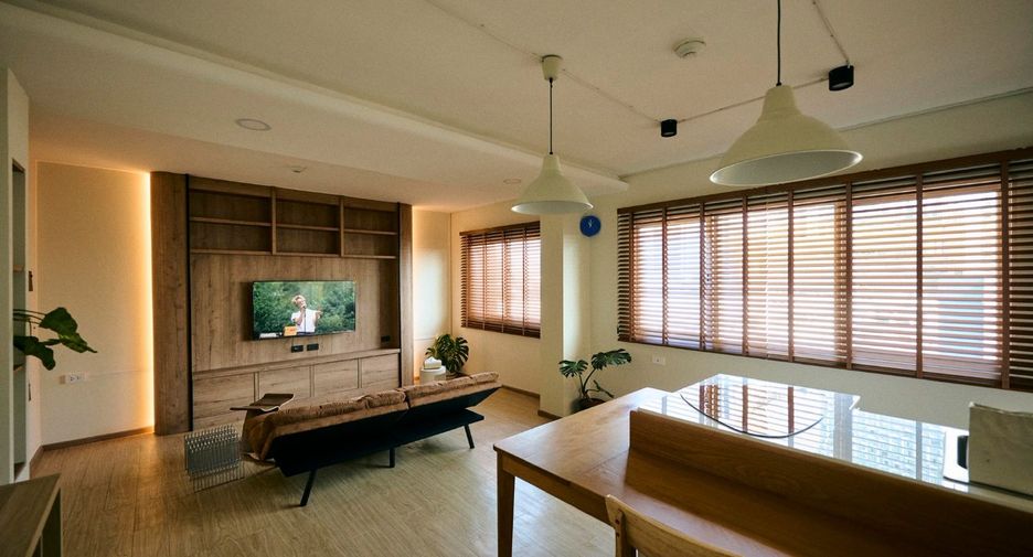 For rent 1 bed condo in Phra Khanong, Bangkok