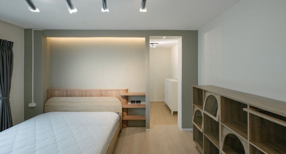 For rent 1 bed condo in Phra Khanong, Bangkok