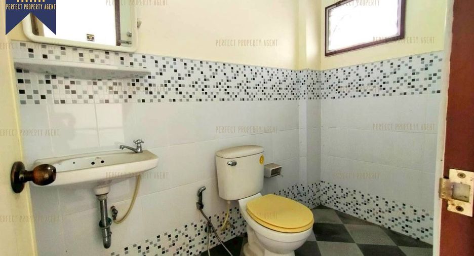 Gewerbefläche zum Kauf mit 3 Zimmer in Bang Khun Thian, Bangkok