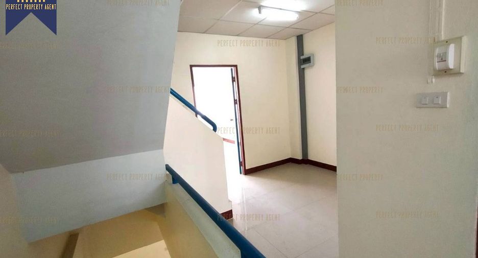 Gewerbefläche zum Kauf mit 3 Zimmer in Bang Khun Thian, Bangkok