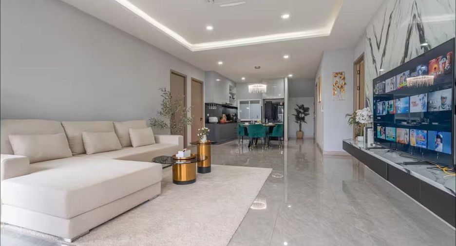 À louer 4 chambres villa à Bang Lamung, Chonburi