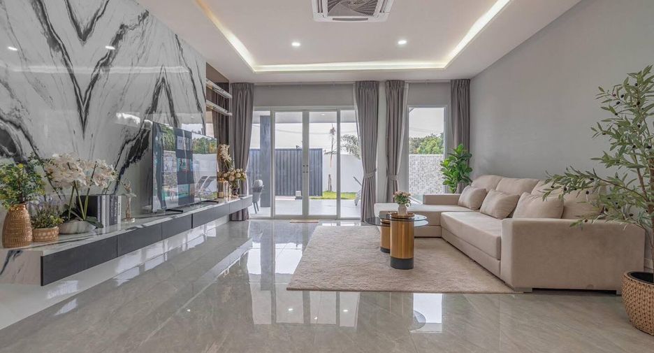 À louer 4 chambres villa à Bang Lamung, Chonburi