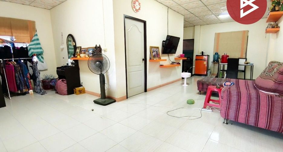 出售 2 卧室 联排别墅 在 Sam Phran, Nakhon Pathom