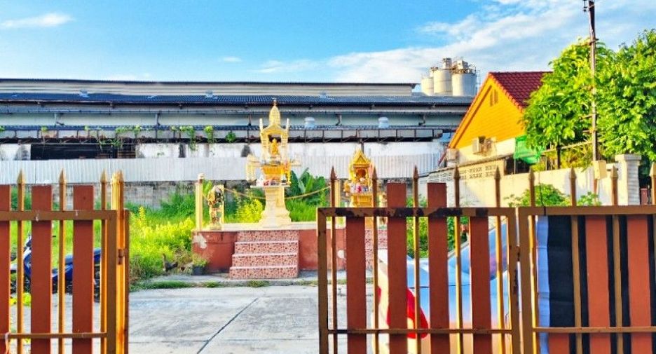 出售 2 卧室 联排别墅 在 Sam Phran, Nakhon Pathom