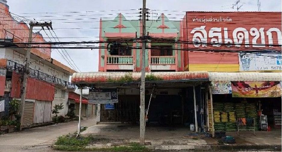 For sale 3 bedrooms retail Space in Taphan Hin, Phichit