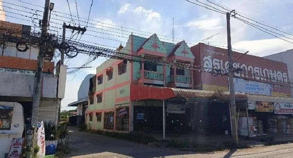 For sale 3 bedrooms retail Space in Taphan Hin, Phichit