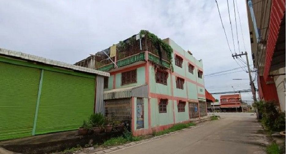 For sale 3 bedrooms retail Space in Taphan Hin, Phichit