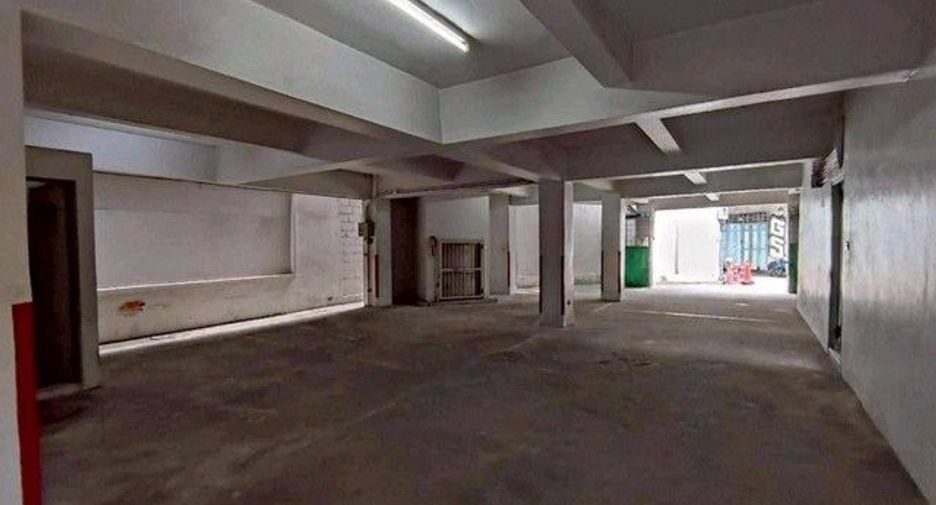 For rent 1 bed retail Space in Bang Rak, Bangkok