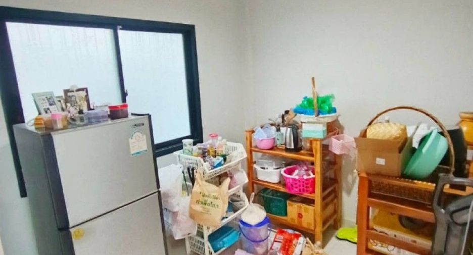 For sale 4 bedrooms townhouse in Bang Pakong, Chachoengsao