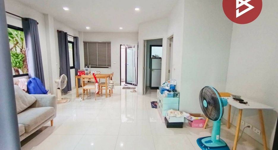 For sale 4 bedrooms townhouse in Bang Pakong, Chachoengsao
